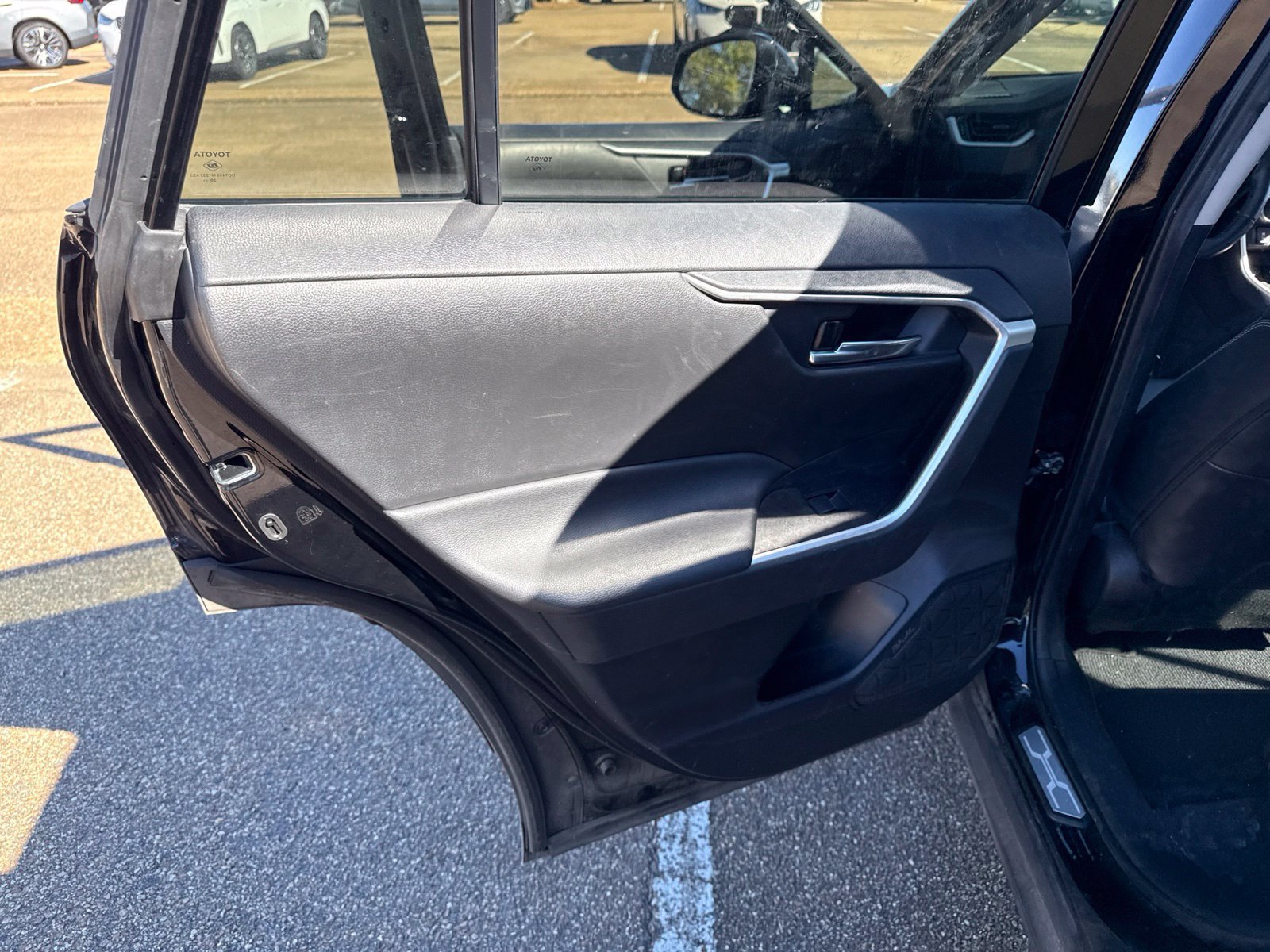 Used 2021 Toyota RAV4 XLE Premium FWD image 10