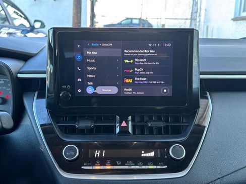 Used 2025 Toyota Corolla LE image 18