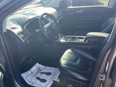 Used 2019 Ford Edge Titanium FWD image 10