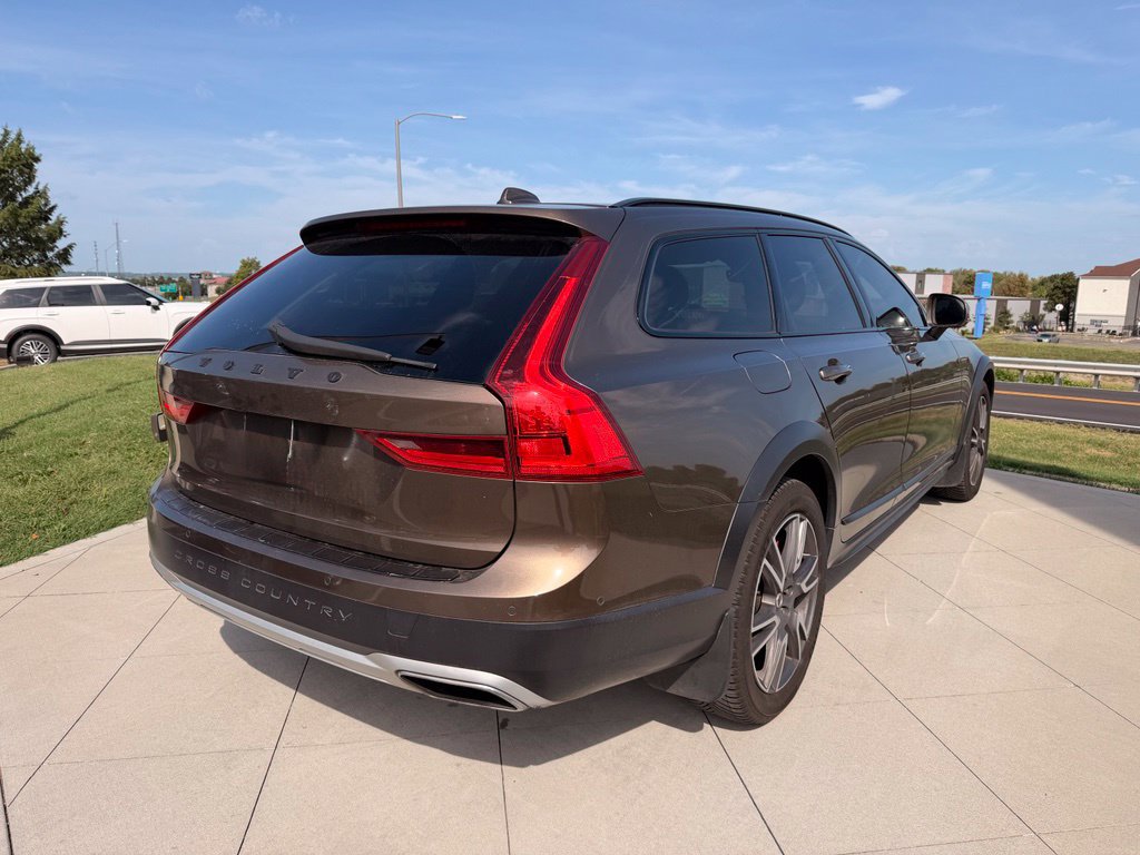 Used 2017 Volvo V90 T6 Cross Country AWD/4WD image 9