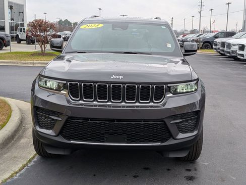 New 2025 Jeep Grand Cherokee Laredo w/ Luxury Tech Group I image 2