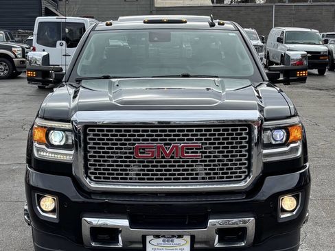 Used 2016 GMC Sierra 3500 Denali w/ Duramax Plus Package image 4