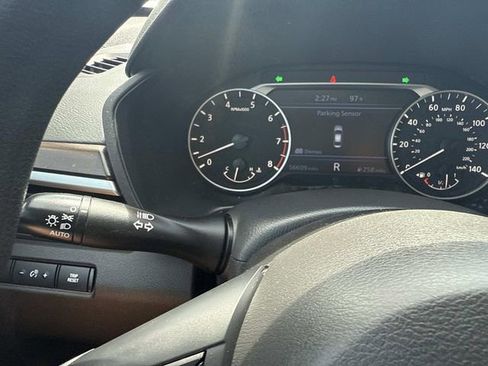 Used 2024 Nissan Altima 2.5 SV FWD image 34