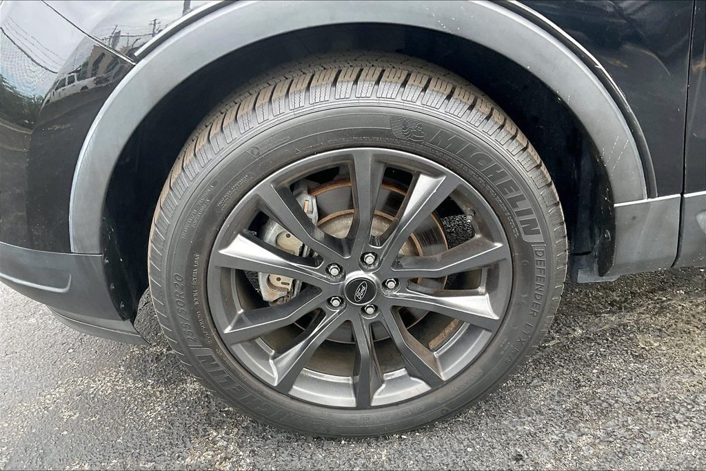 Used 2018 Ford Explorer XLT w/ Equipment Group 202A AWD/4WD image 8