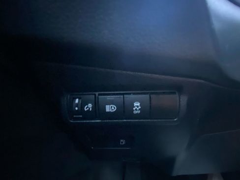 Used 2024 Toyota Corolla Cross AWD Hybrid w/ Moonroof Package image 18