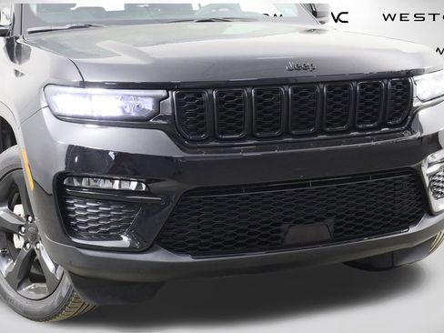 Used 2023 Jeep Grand Cherokee Limited w/ Black Appearance Package image 43