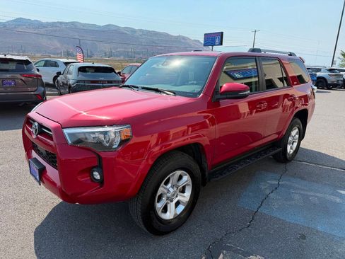 Used 2024 Toyota 4Runner SR5 Premium w/ Moonroof Package AWD/4WD image 2