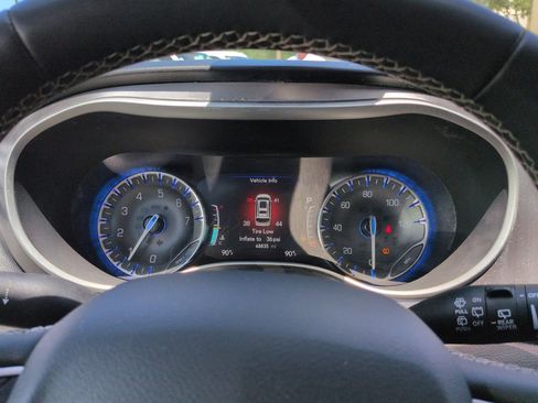 Used 2022 Chrysler Pacifica Touring-L FWD image 27