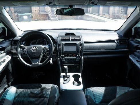 Used 2014 Toyota Camry SE FWD image 27