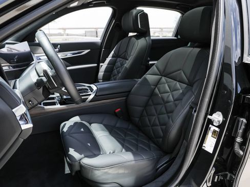 Used 2024 BMW 740i RWD image 16