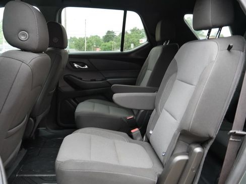 Used 2023 Chevrolet Traverse LT FWD image 17