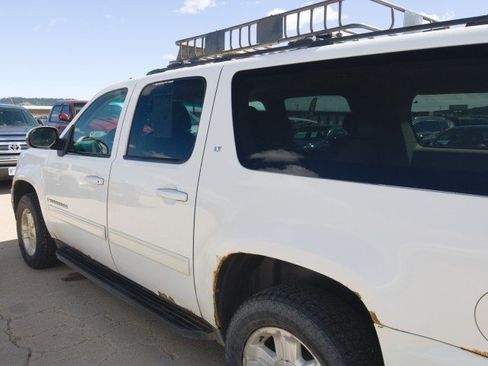 Used 2009 Chevrolet Suburban LT w/ Luxury Package AWD/4WD image 8