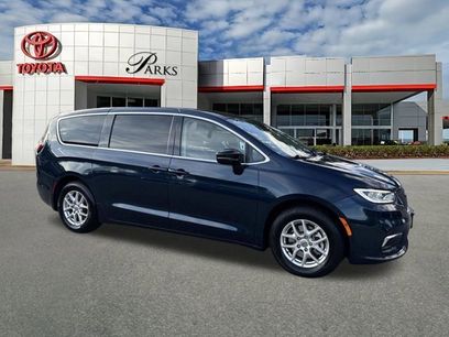 Used 2024 Chrysler Pacifica Touring-L