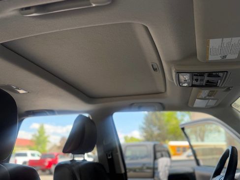 Used 2018 Toyota 4Runner Limited AWD/4WD image 31