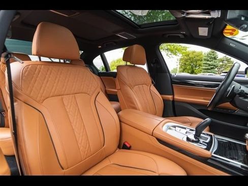 Used 2022 BMW 750i xDrive w/ Executive Package AWD/4WD image 14