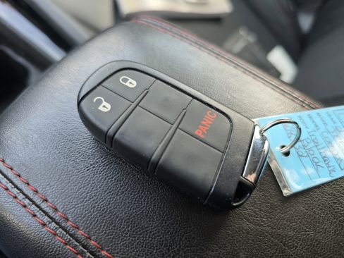 Used 2022 Jeep Compass Trailhawk AWD/4WD image 31