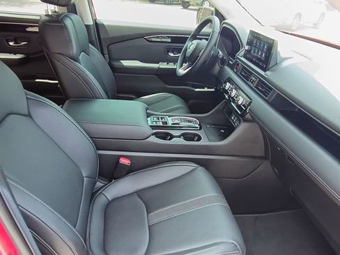 Used 2025 Honda Pilot EX-L image 8