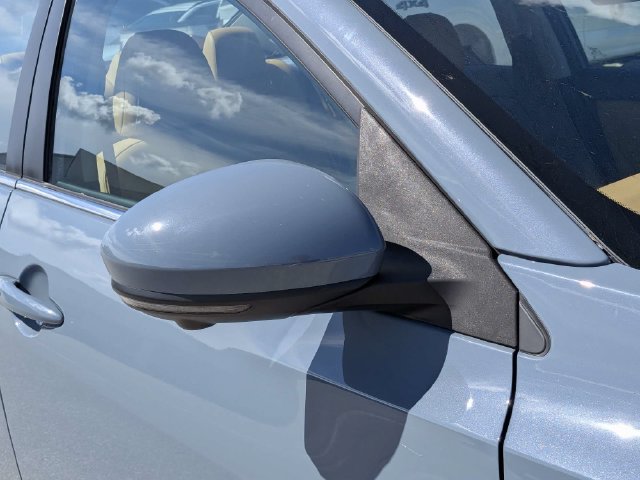 Used 2025 Nissan Sentra SV w/ SV Premium Package FWD image 10