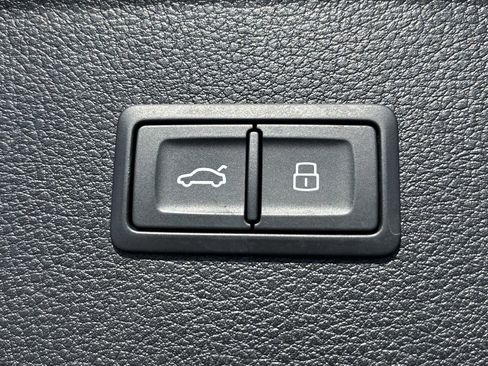 Used 2022 Audi Q5 2.0T Premium w/ Convenience Package image 32