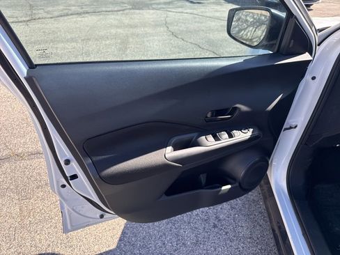 Used 2025 Nissan Kicks Play S image 17
