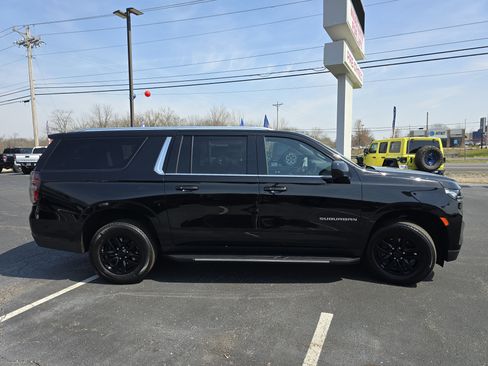 Used 2024 Chevrolet Suburban LT image 18