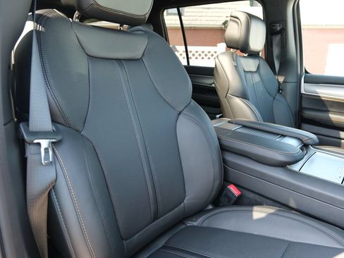 New 2026 Jeep Grand Wagoneer 4WD image 36
