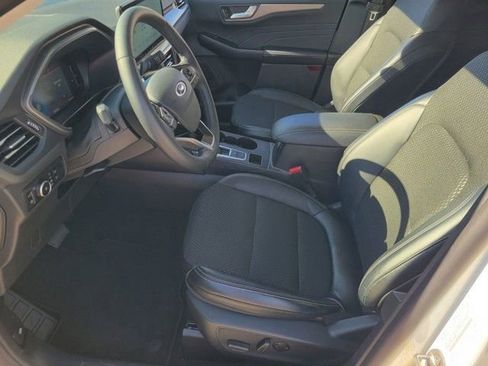 Used 2025 Ford Escape SE w/ Class II Trailer Tow Package image 10