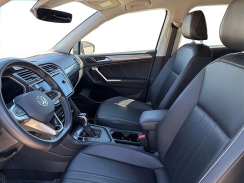 Used 2024 Volkswagen Tiguan SE image 10