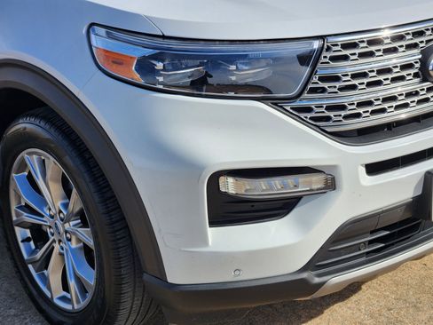 Used 2023 Ford Explorer Limited image 11