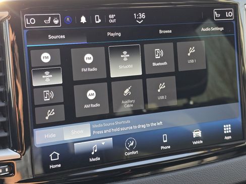 Used 2023 Chrysler Pacifica Touring-L image 6