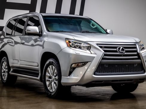 Used 2015 Lexus GX 460 w/ Premium Package AWD/4WD image 24