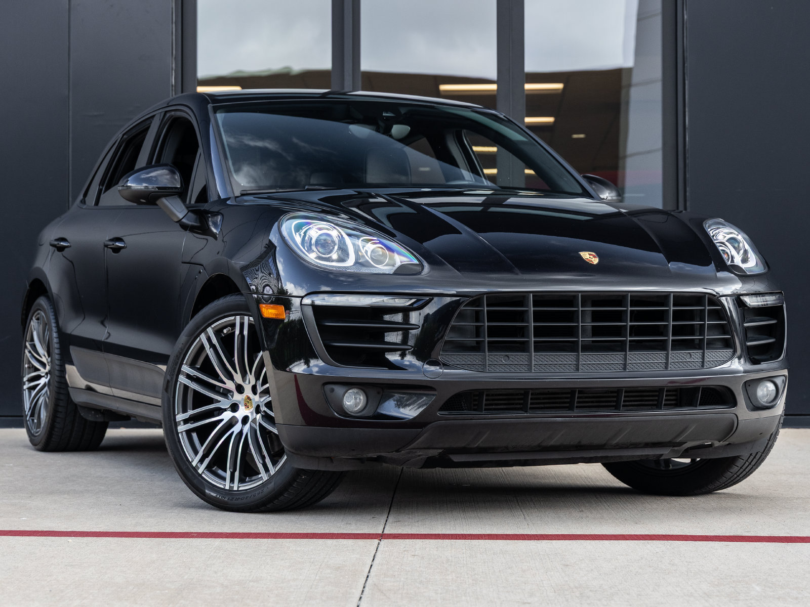 Used 2018 Porsche Macan Sport Edition AWD/4WD image 6