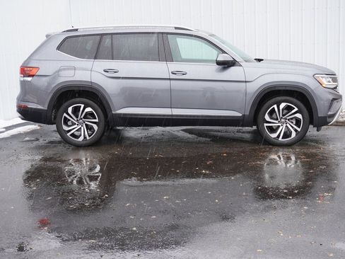 Used 2022 Volkswagen Atlas SEL image 2