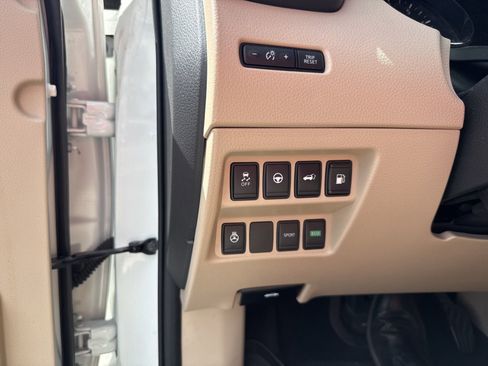 Used 2018 Nissan Rogue SL w/ Premium Package image 18