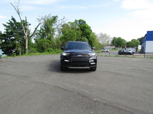 Used 2020 Ford Explorer XLT w/ Equipment Group 202A AWD/4WD image 9