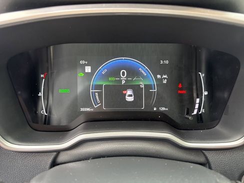 Used 2025 Toyota Corolla XLE image 3