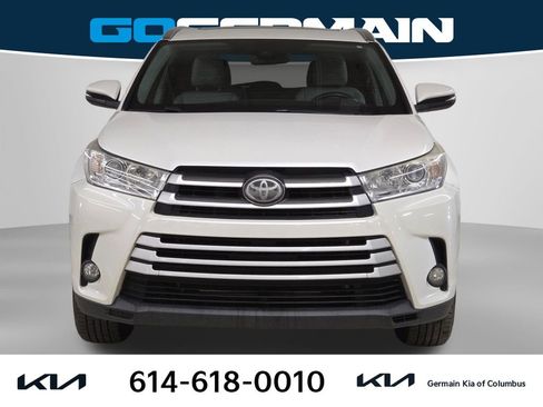 Used 2018 Toyota Highlander XLE image 3