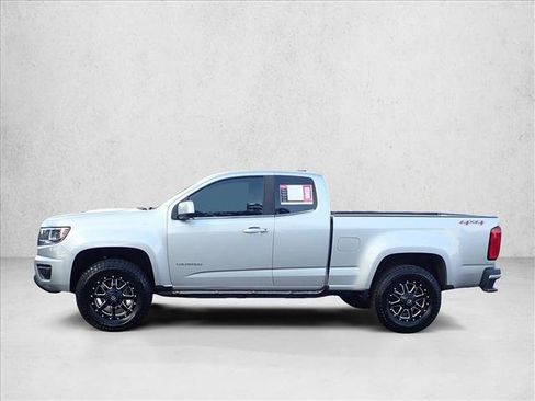 Used 2017 Chevrolet Colorado LT AWD/4WD image 2