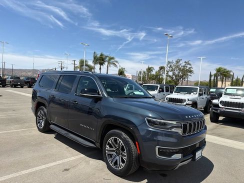 Used 2024 Jeep Wagoneer L Series II RWD image 2