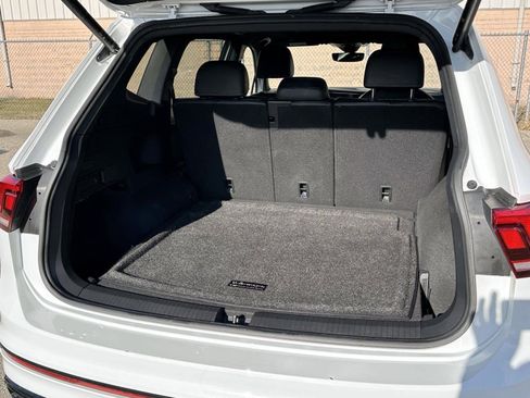 Used 2022 Volkswagen Tiguan SE R-Line image 11