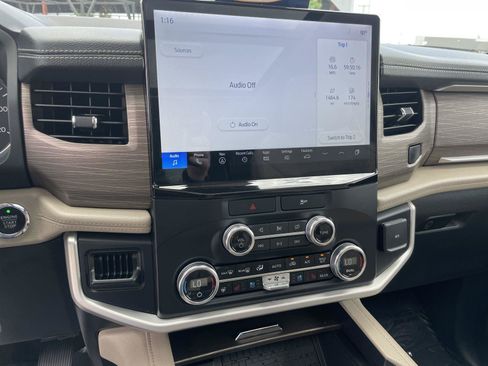 Used 2023 Ford Expedition Limited RWD image 15
