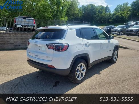 Used 2025 Jeep Compass Latitude AWD/4WD image 5