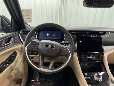 Used 2025 Jeep Grand Cherokee Limited w/ Trailer Tow Package image 12