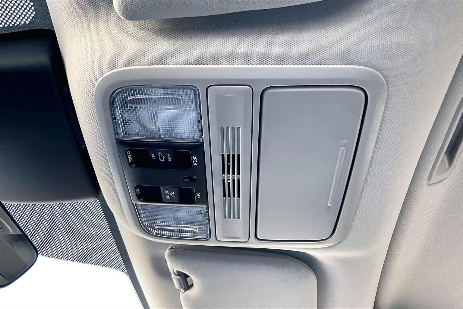 Used 2025 Honda Odyssey Elite image 32