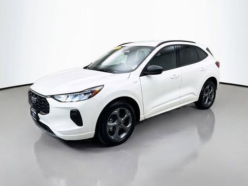 Used 2024 Ford Escape ST-Line w/ Equipment Group 301A image 3