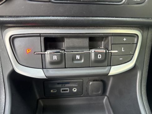 Used 2022 GMC Terrain SLT w/ Tech Package image 24