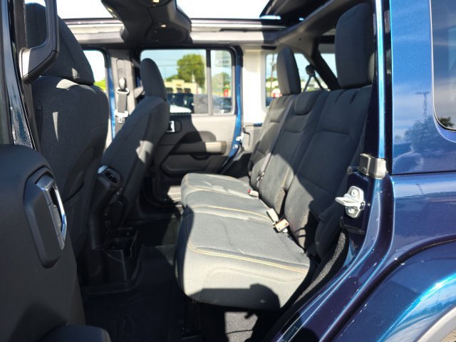 Used 2025 Jeep Wrangler Unlimited Sahara AWD/4WD image 30