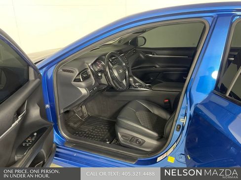 Used 2019 Toyota Camry XSE w/ Navigation Package FWD image 12