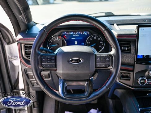 Used 2022 Ford Expedition Max Limited image 12