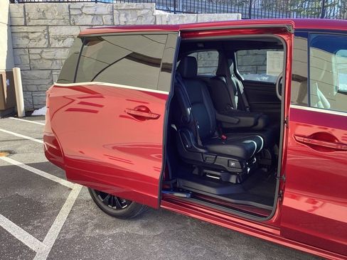 Used 2025 Honda Odyssey Sport-L image 15